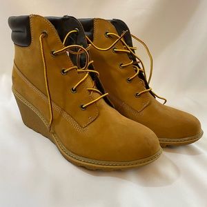 Timberland Women’s Amston Wedge Booties. Color Wheat. Size 11